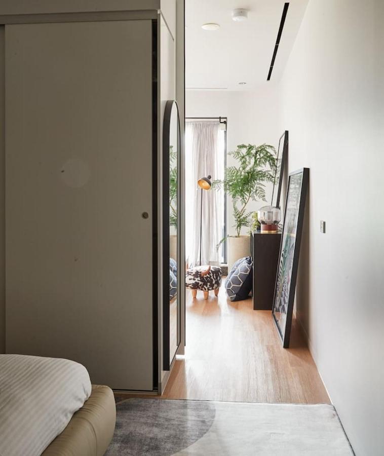 Apartment Urban Artistry Loft - A Haven Above The Bustle *