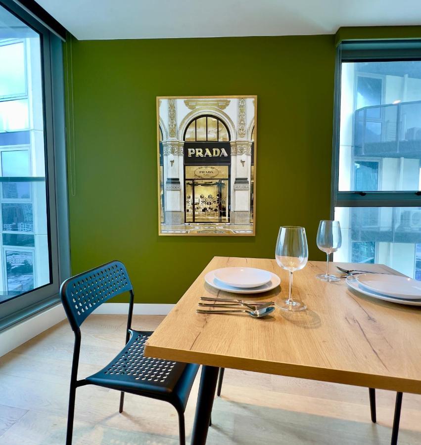 1 Brm, Sea View, Newly Renovated, Next To Crown Apartment Melbourne