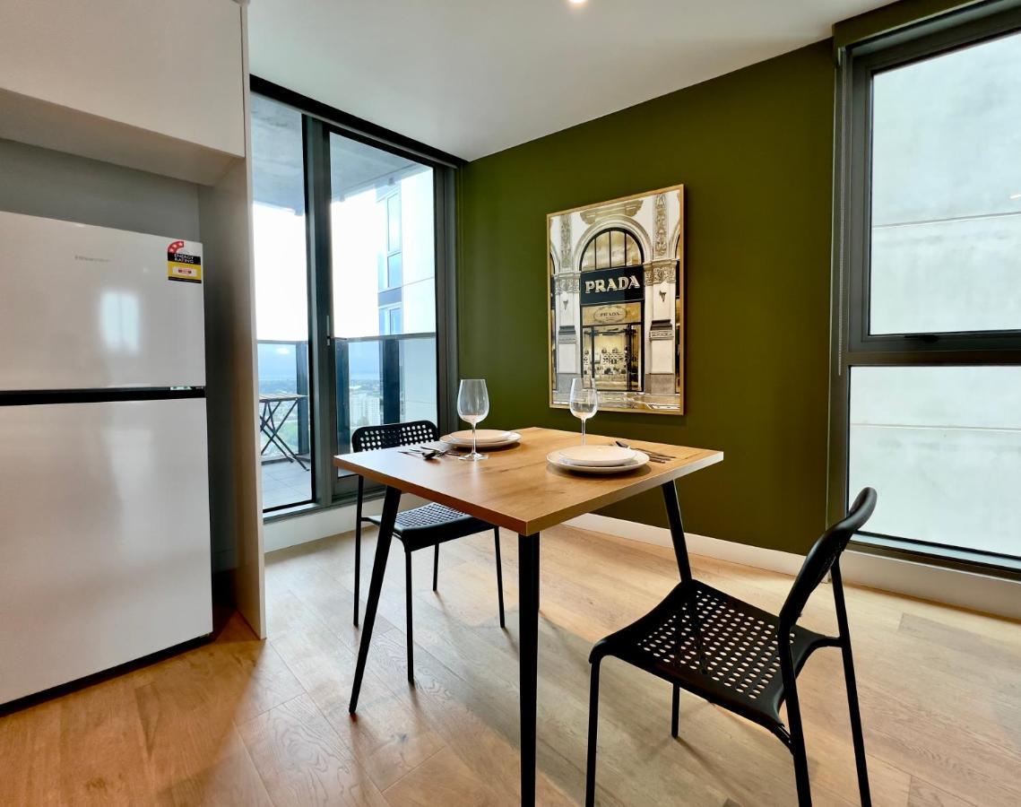 1 Brm, Sea View, Newly Renovated, Next To Crown Apartment Melbourne