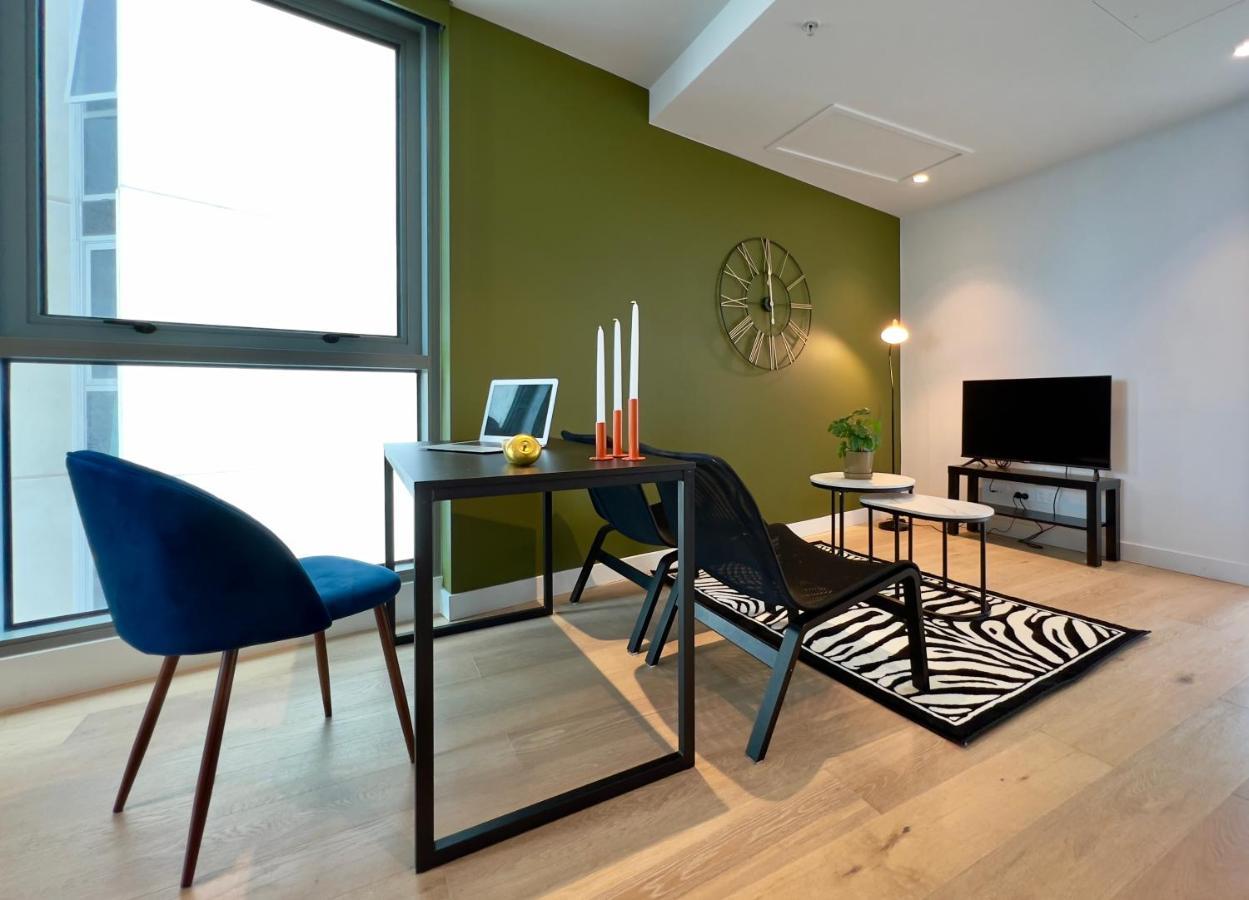 1 Brm, Sea View, Newly Renovated, Next To Crown * Melbourne
