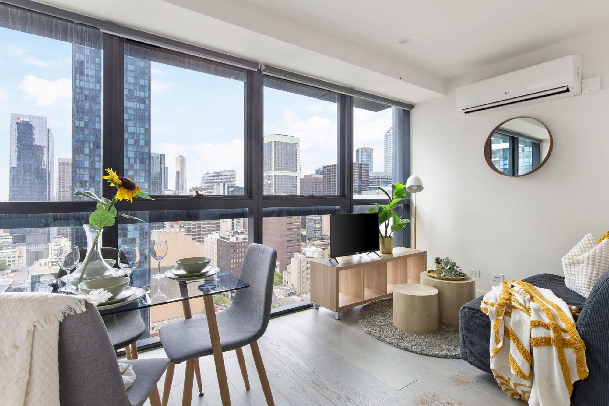 A Comfy & Stylish Near & Qv