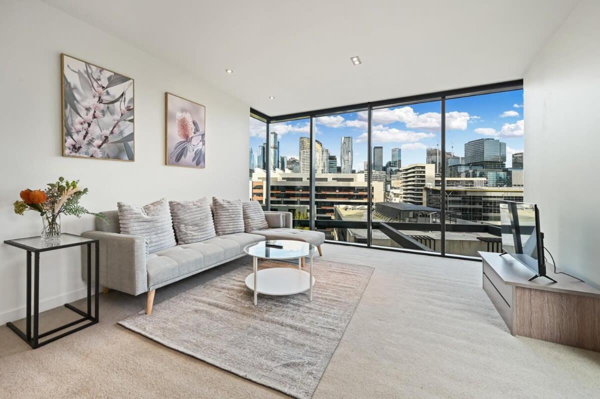 Sublime Harbourside 2-bed With Pool Gym & Views *