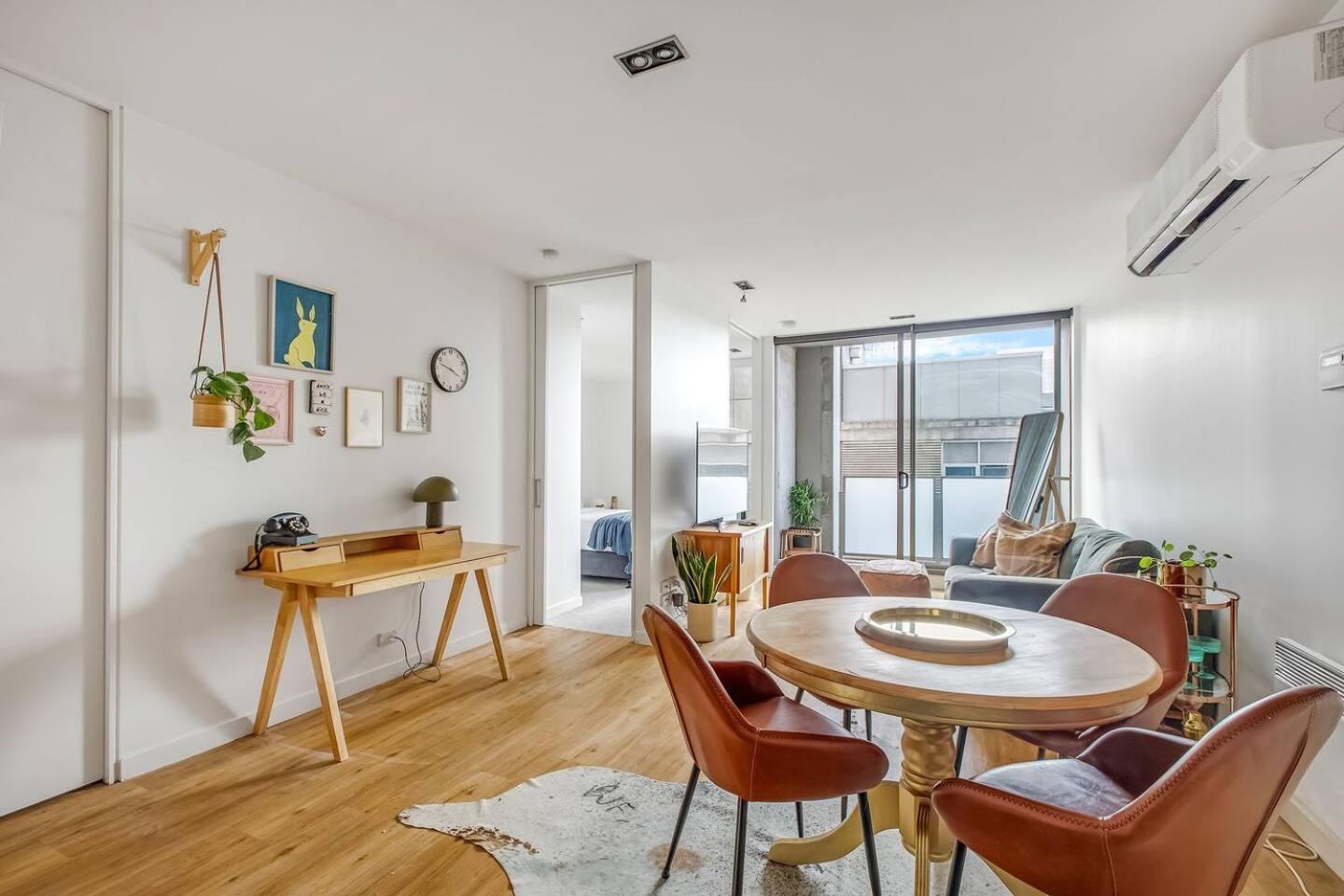 The Sweet Escape - Chic With Rooftop Pool Apartment Melbourne