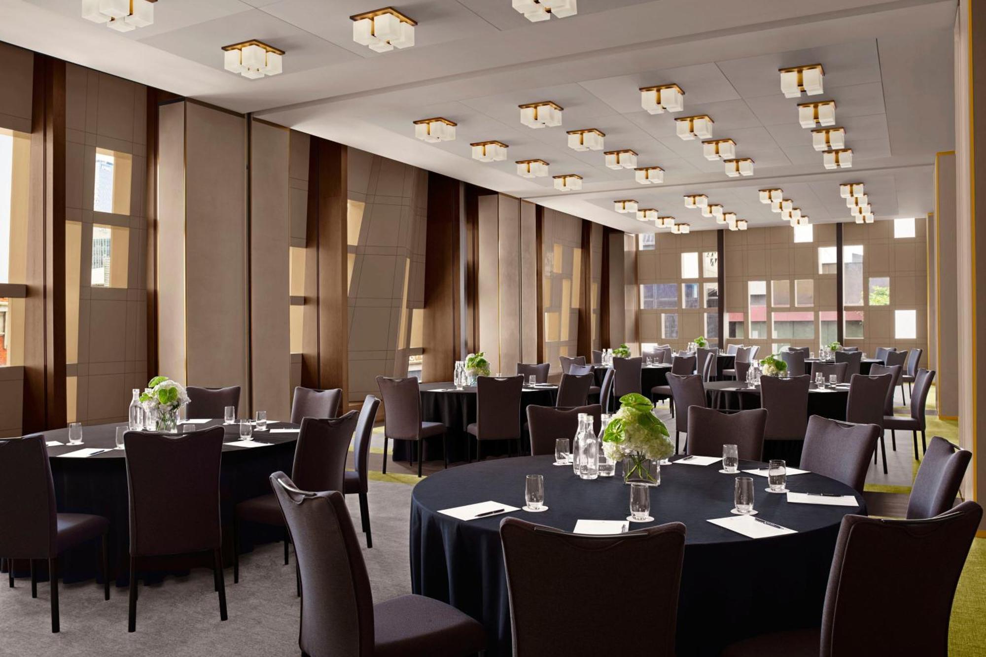 The Ritz-carlton, Hotel