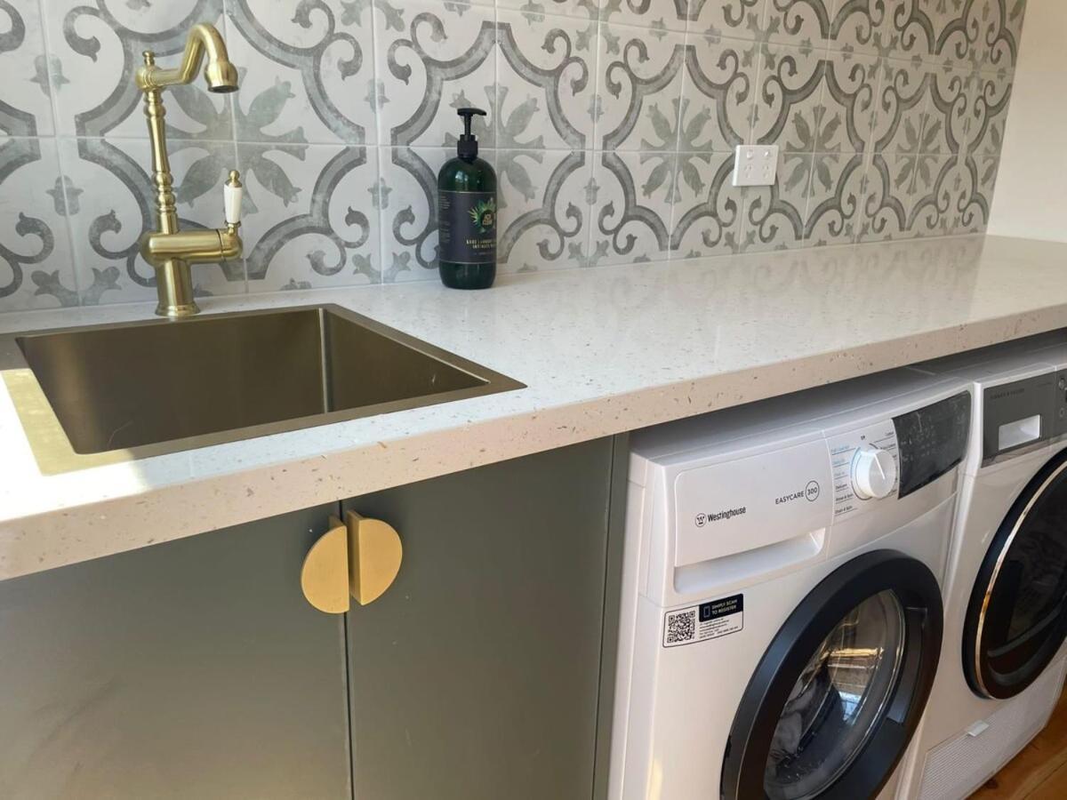 Holiday home Evies White House Oasis I Pool & Close To Airport