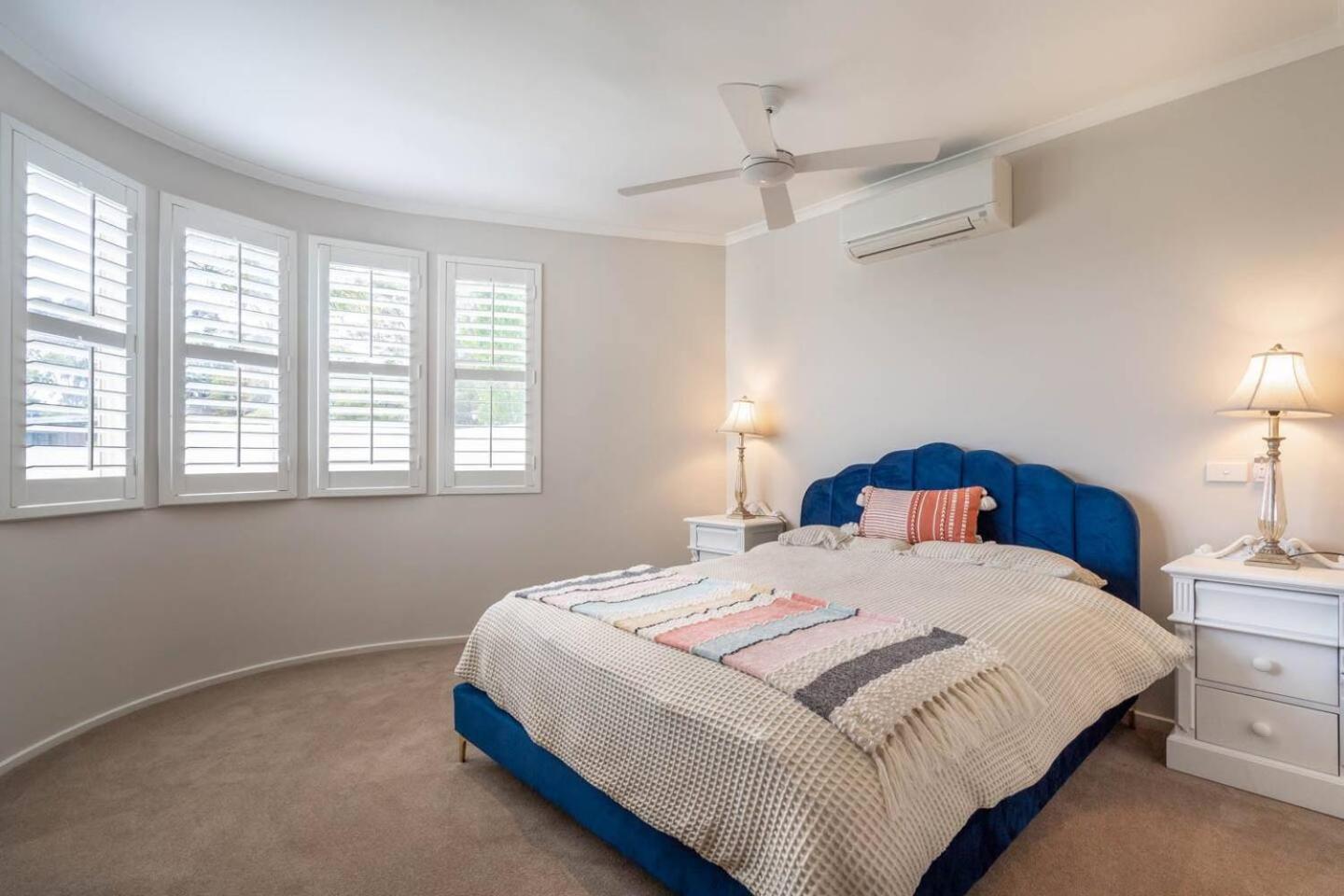 'the Moondah Manor' A Poolside Family Retreat