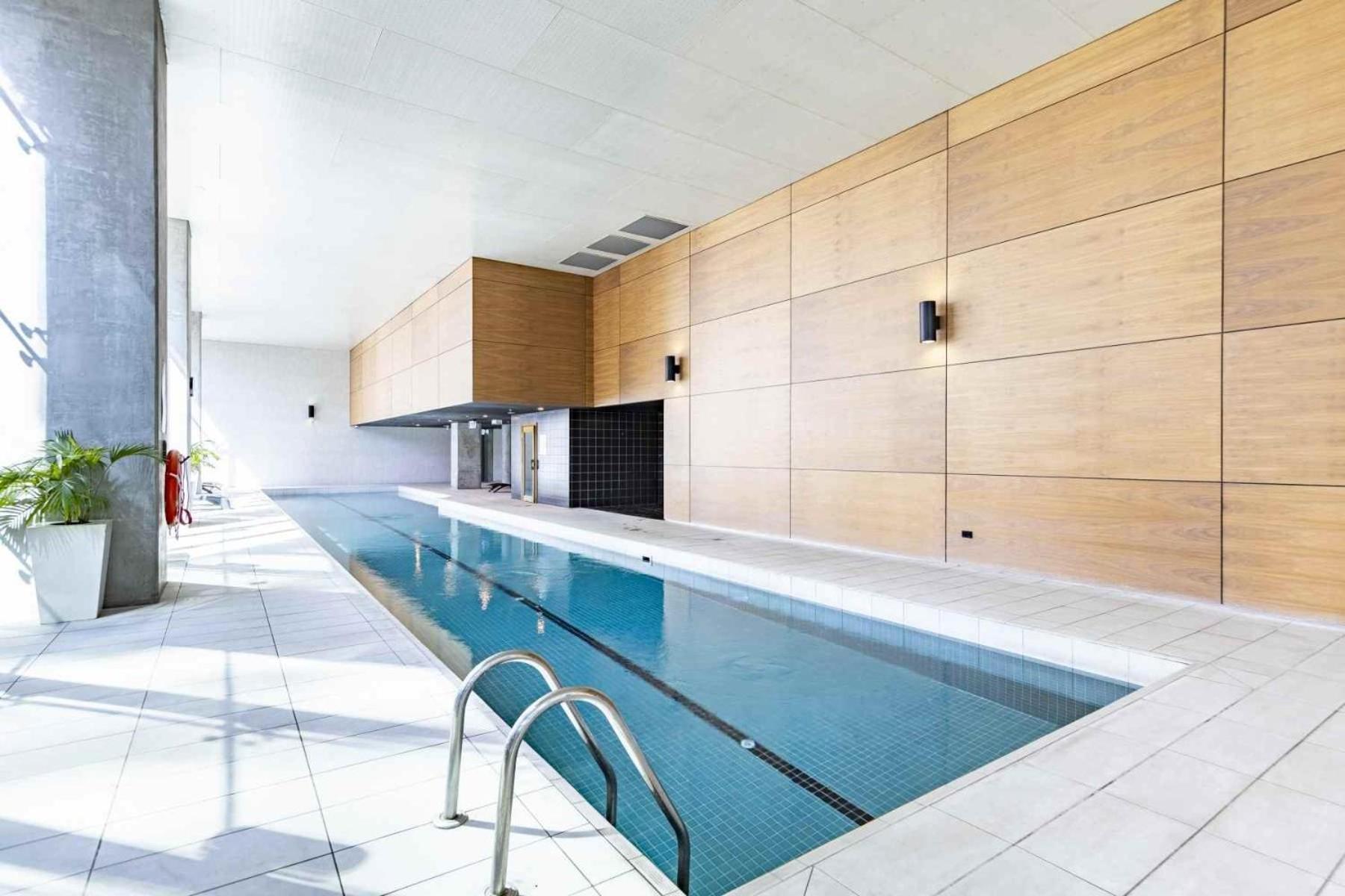 Super Luxury 2 Bedroom Well Furnished With Marvellous Views Convenient Location 1 Free Parking Apartamento