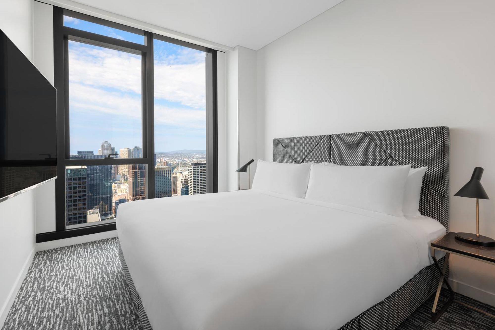 Meriton Hotel 5*