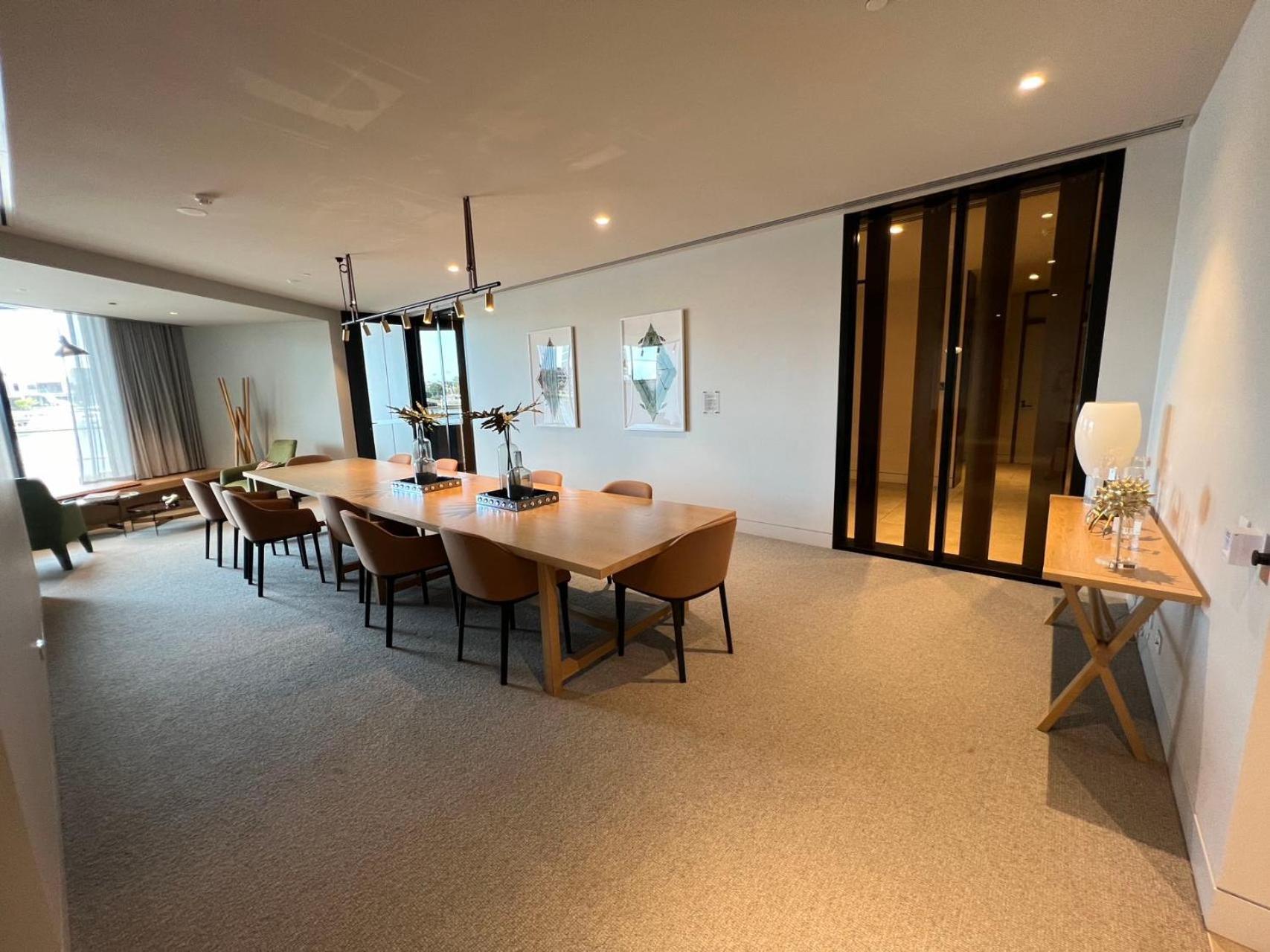 Edge Waterfront Townhouse Apartment