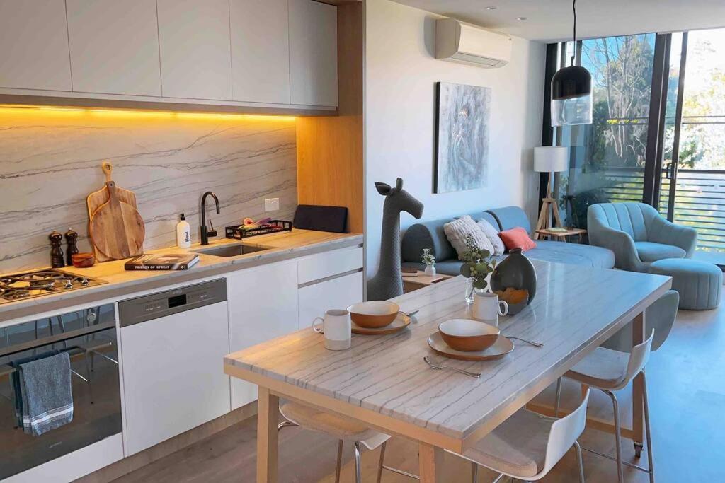 Award Winning Designer Complex - Cantala Apartment *