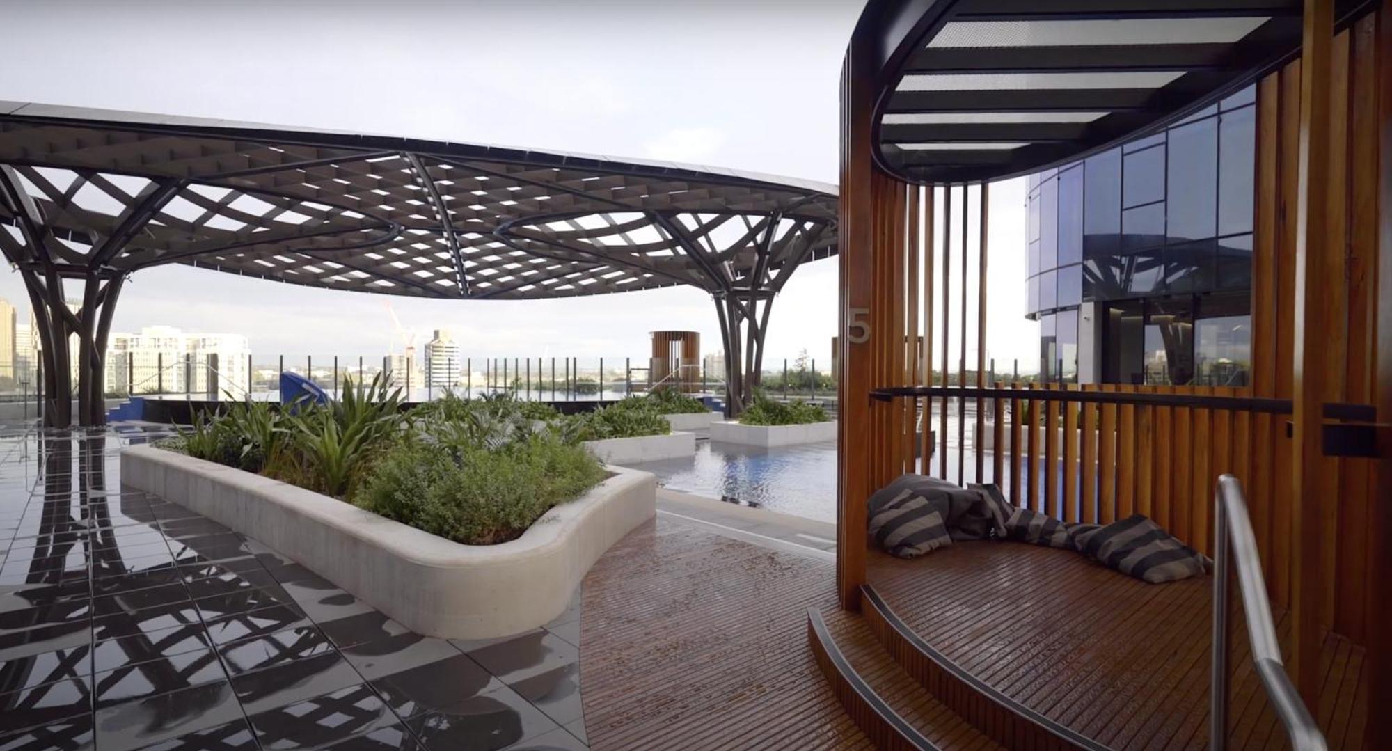Essence With Bay Views & Parking Apartment