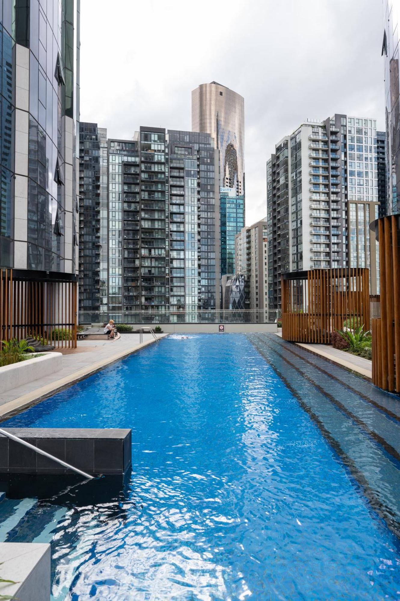 Essence With Bay Views & Parking
