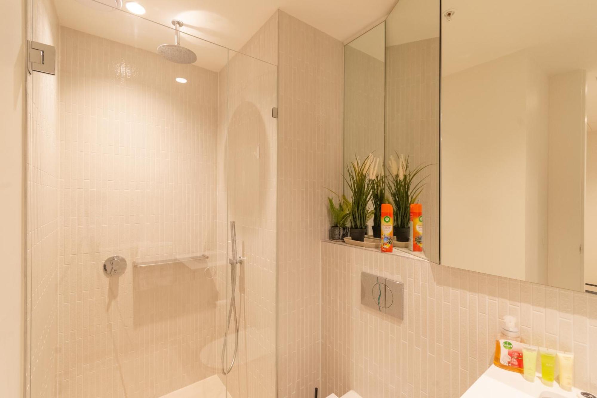 Apartment Essence With Bay Views & Parking *