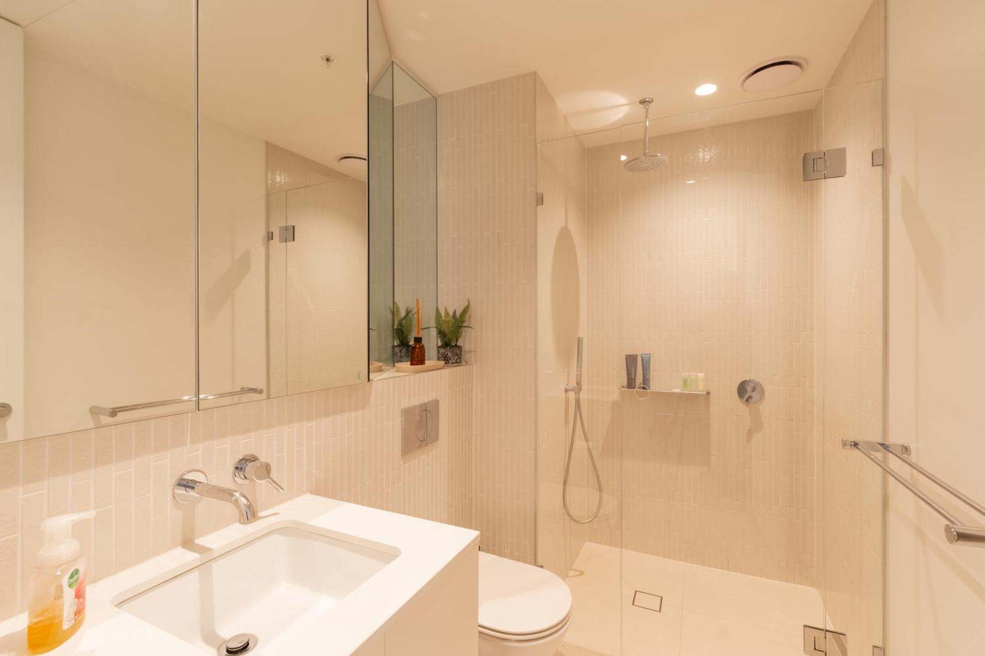 Apartment Essence With Bay Views & Parking *