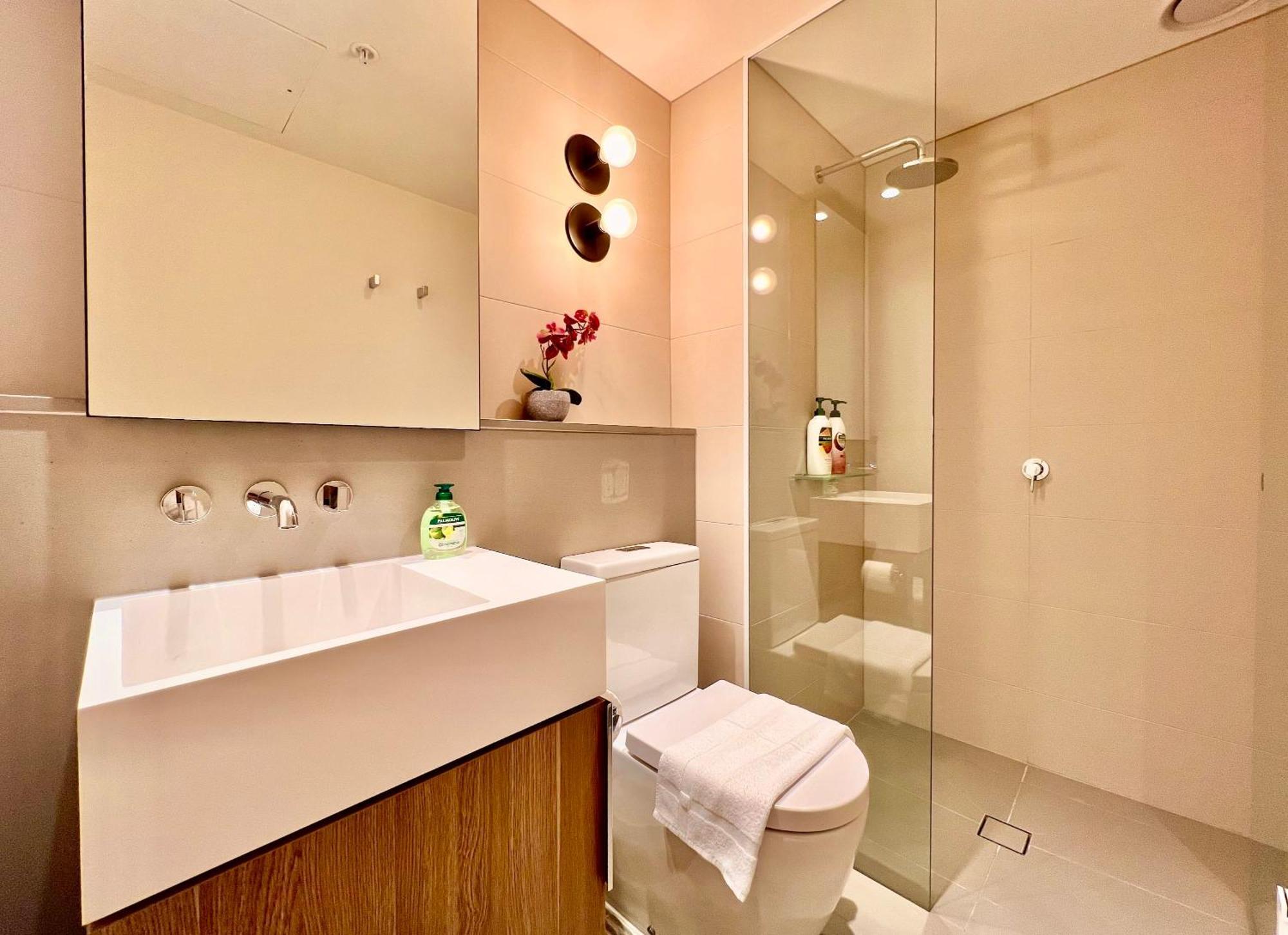 Apartment Highrise Location 2baths Melbourne