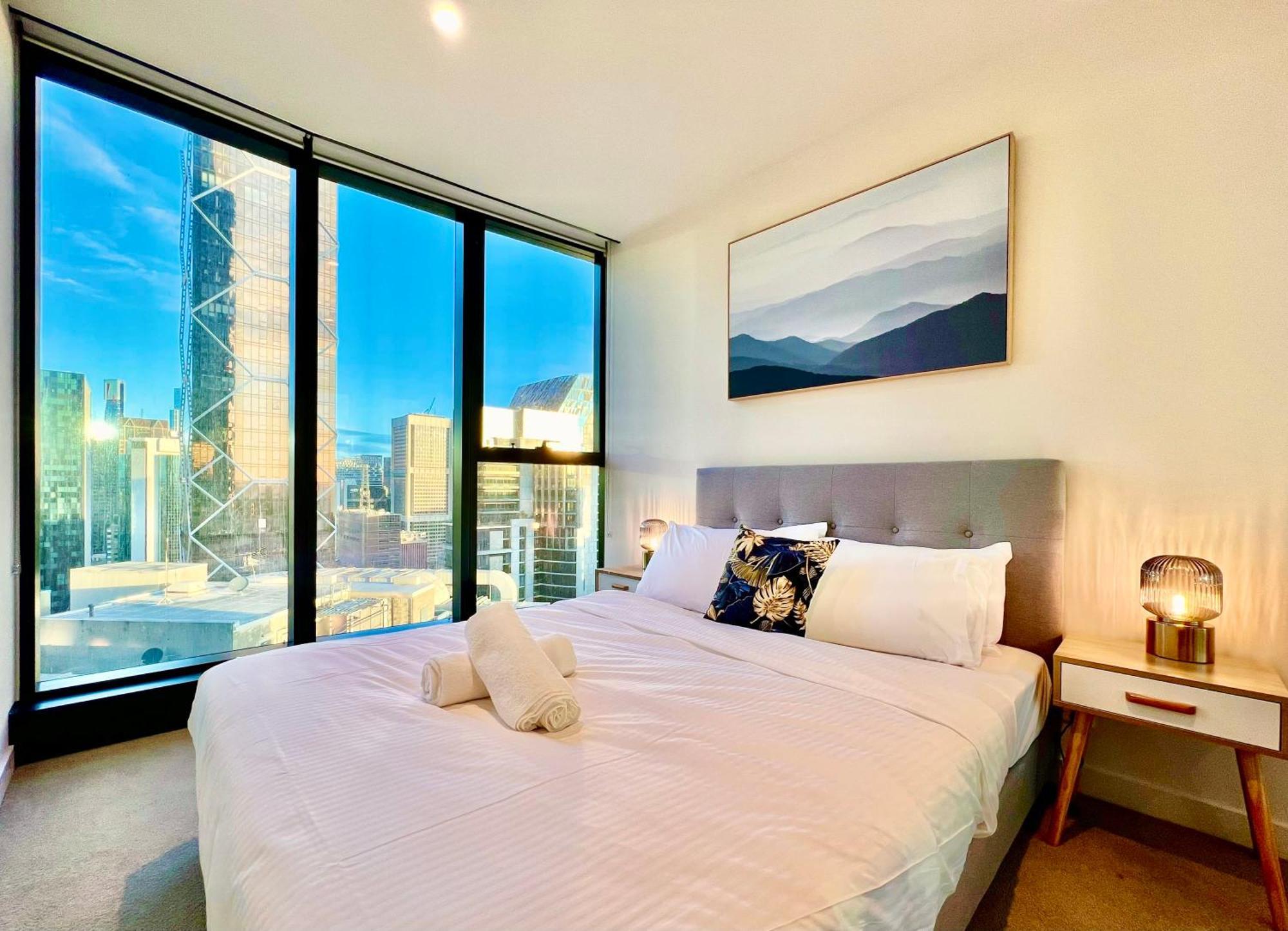 Highrise Location 2baths Apartment