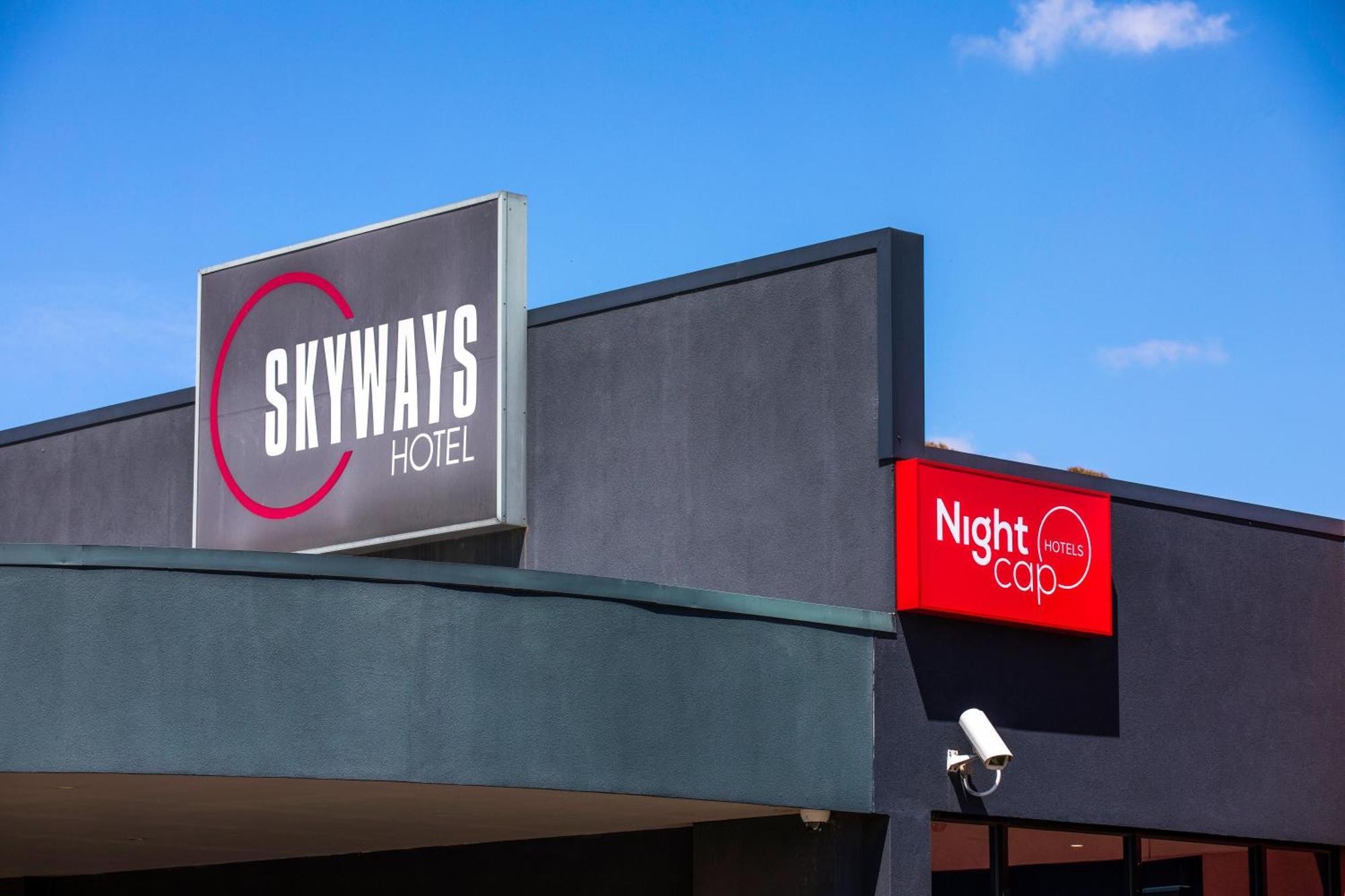 Nightcap At Skyways 3*