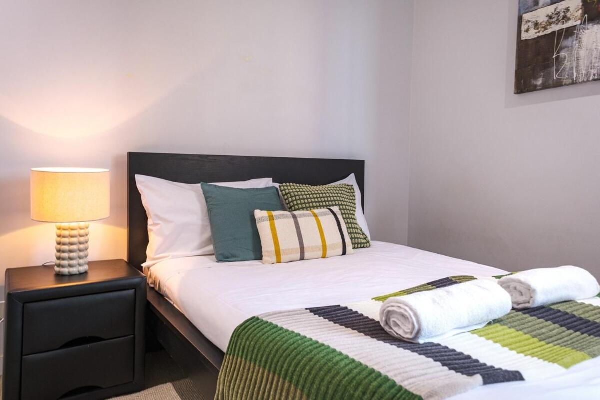 Manhattan View 2br Apt On L52 In Mel Cbd-a07 Apartment