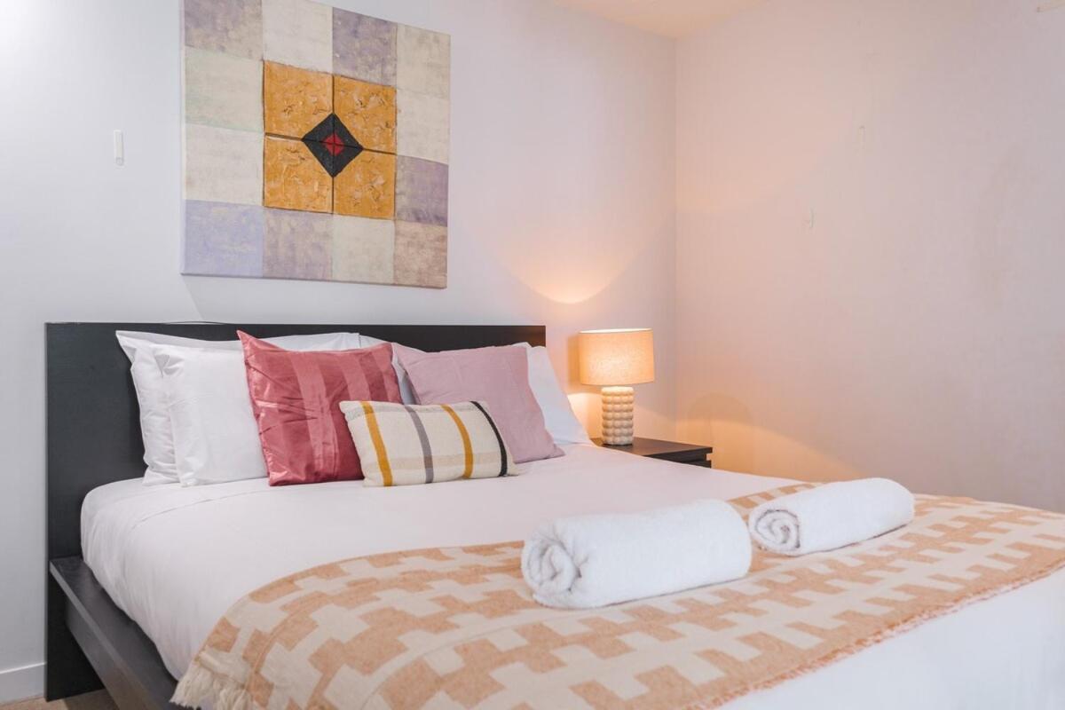 Manhattan View 2br Apt On L52 In Mel Cbd-a07 *