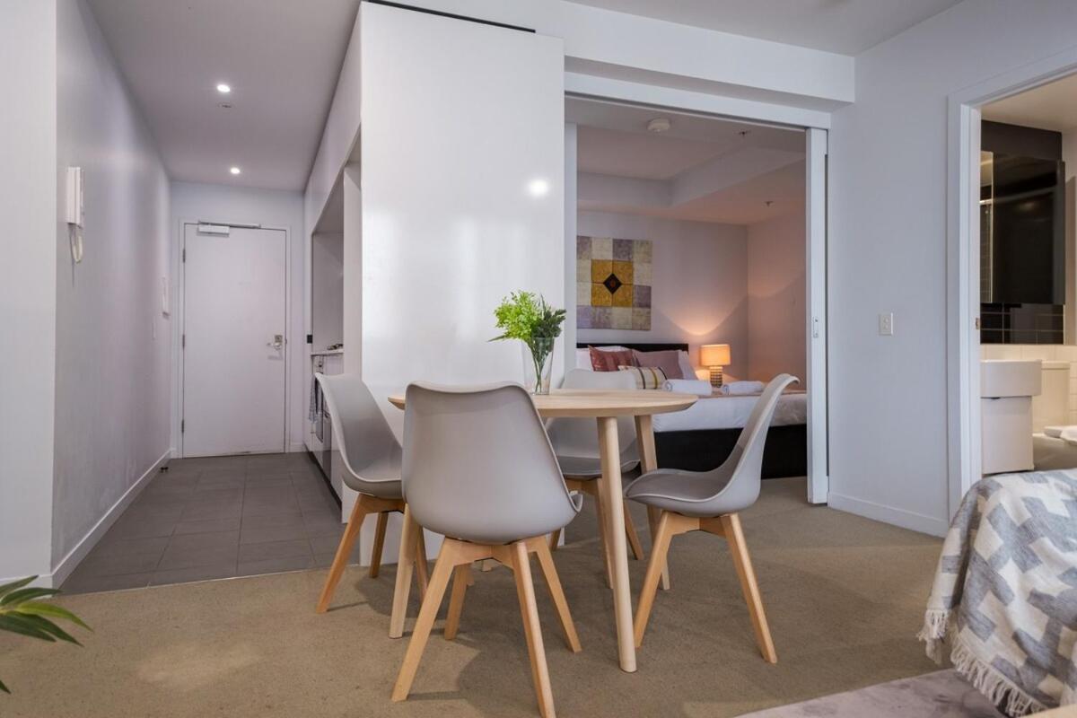 Manhattan View 2br Apt On L52 In Mel Cbd-a07 *