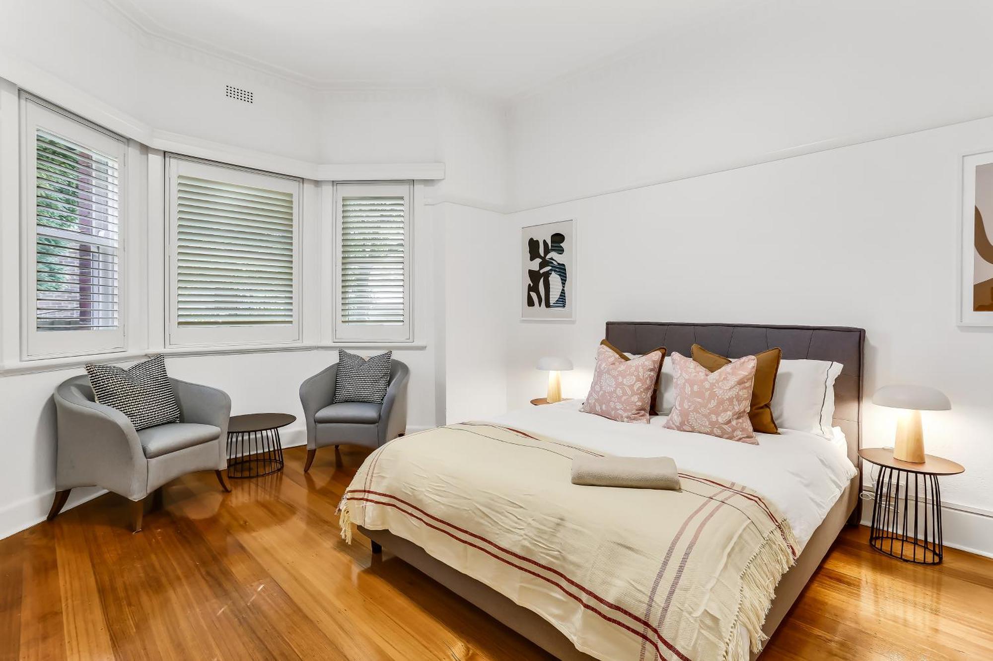 Apartment Large 3 Bed Art Deco In Camberwell *