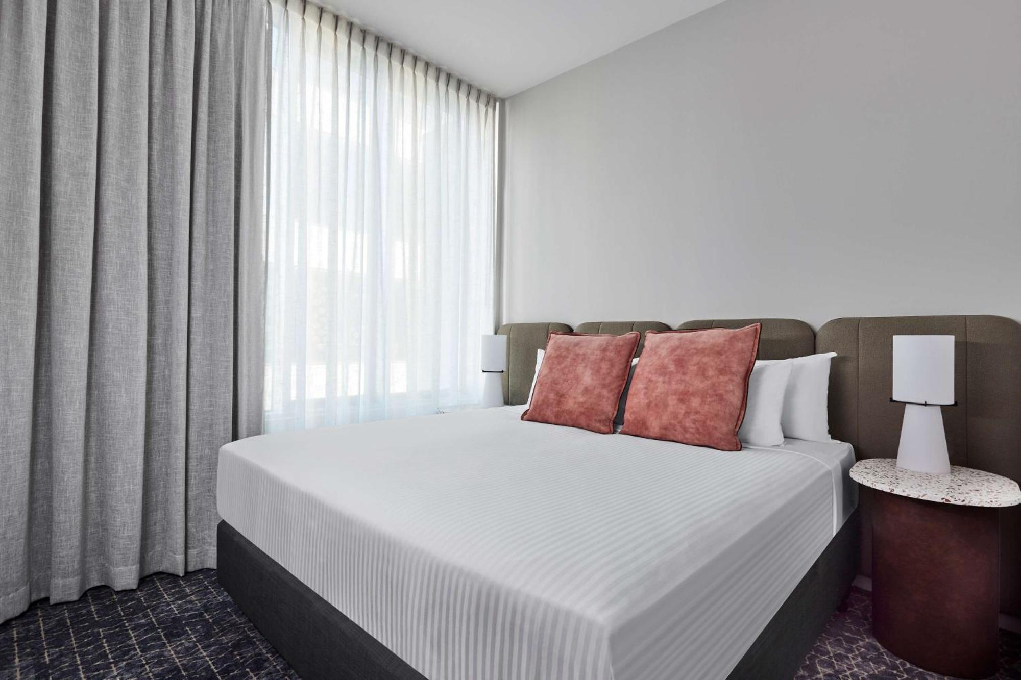 Adina Flinders Street Aparthotel