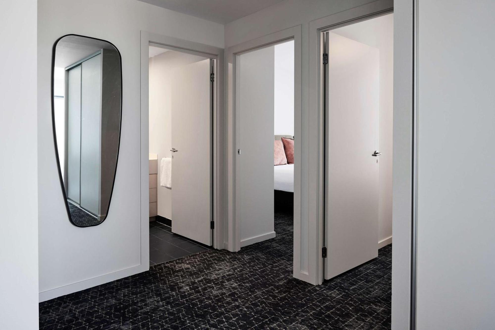 Adina Flinders Street 4*