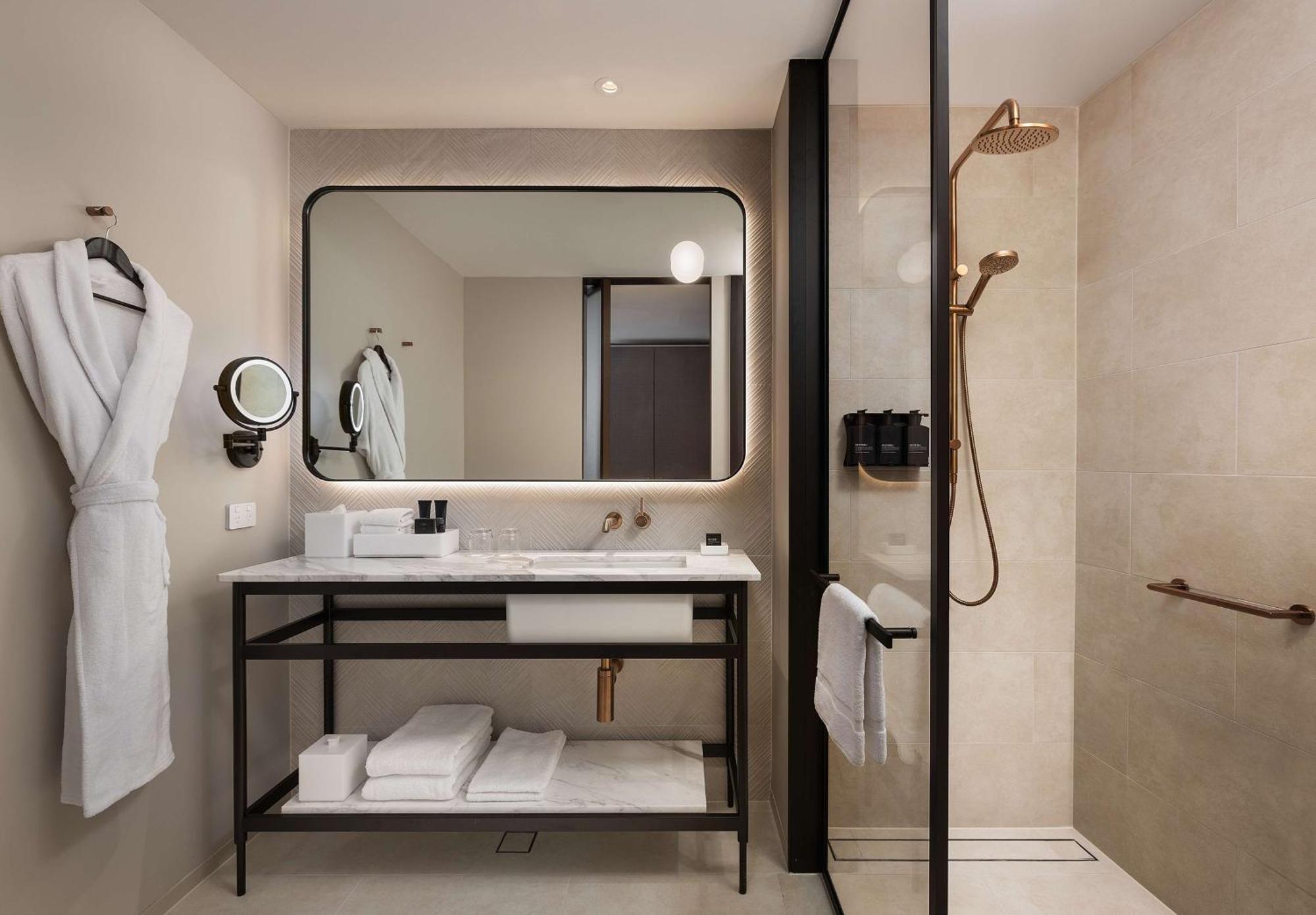 Hilton Little Queen Street 5*