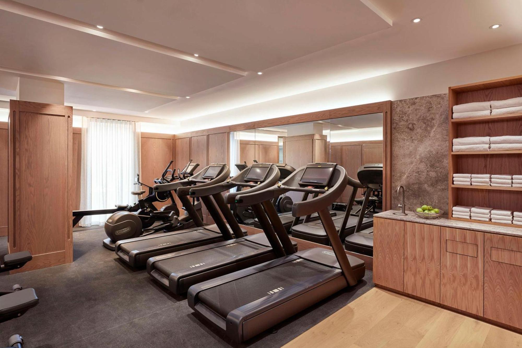 Hotel Hilton Little Queen Street 5*