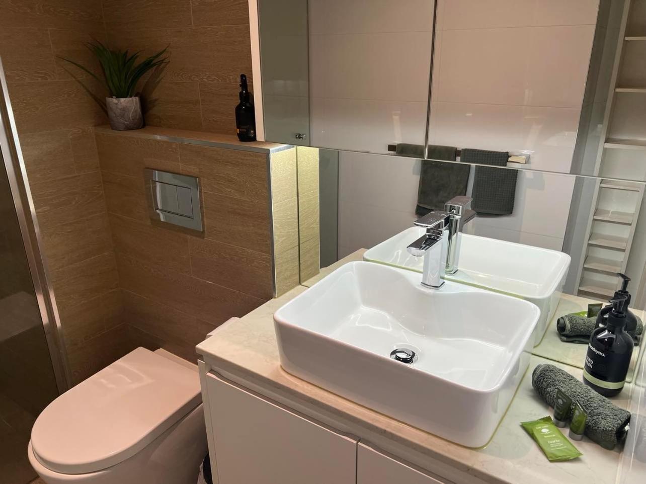 Apartment Centrepoint Units Heidelberg Melbourne