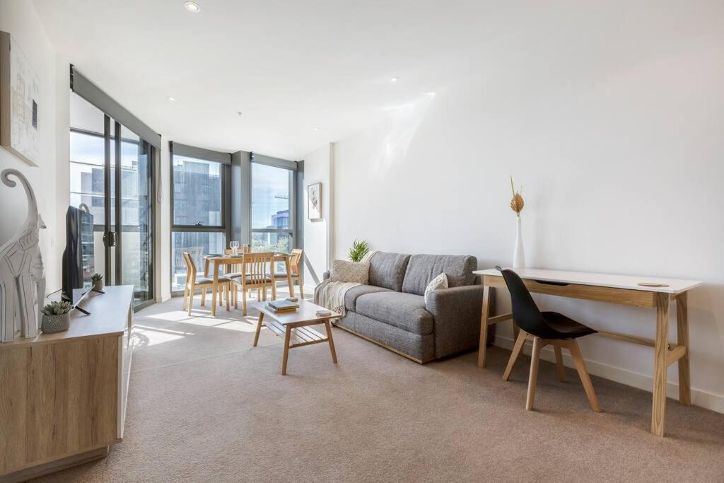 Lovely 1 Bedroom With Free Parking On Premises - 00209 Melbourne