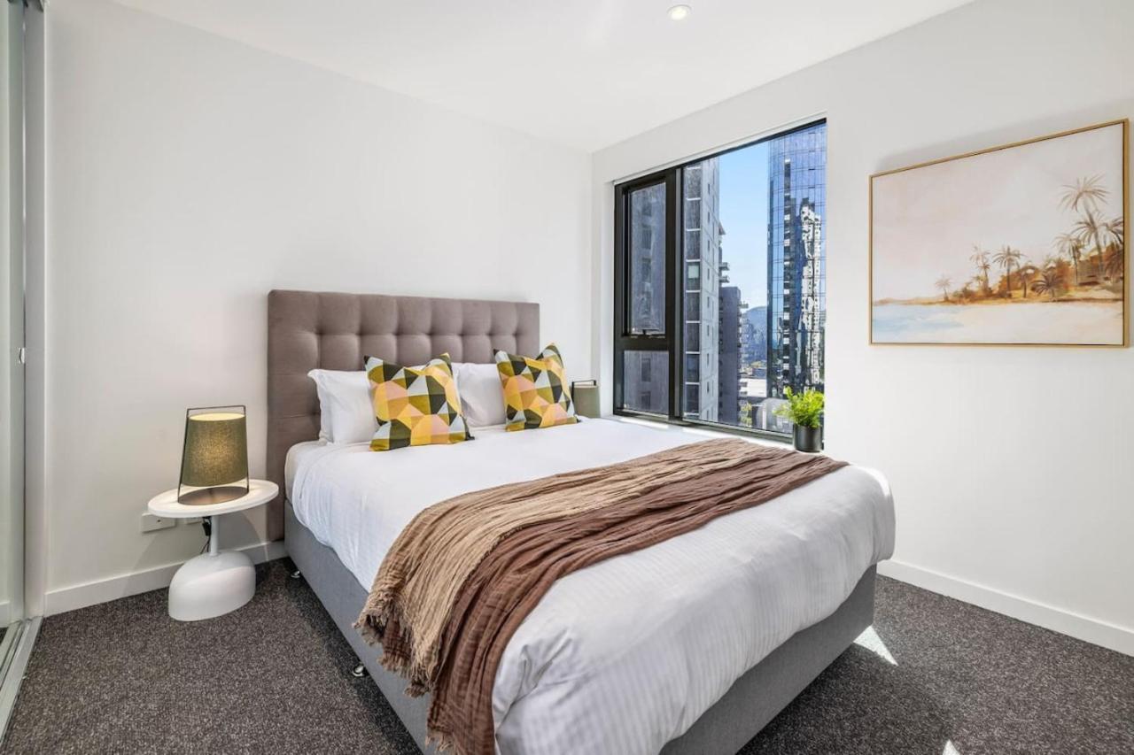 Modern Urban Oasis 2 Bed * Melbourne