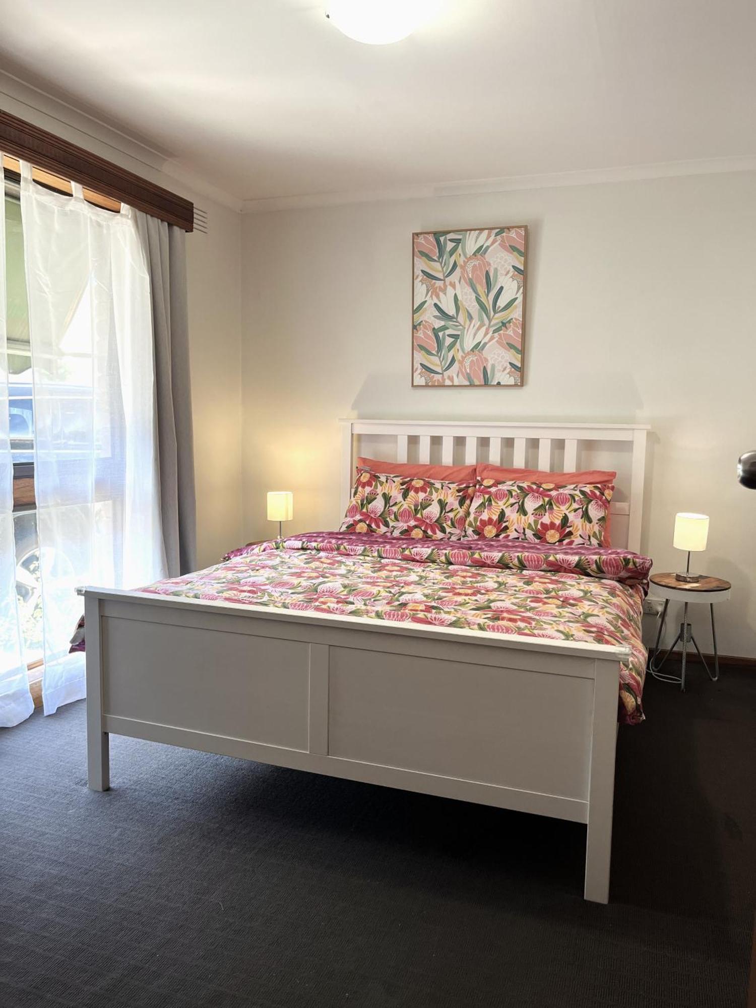 Next To Train Station! Cbd 12 Km! * Melbourne