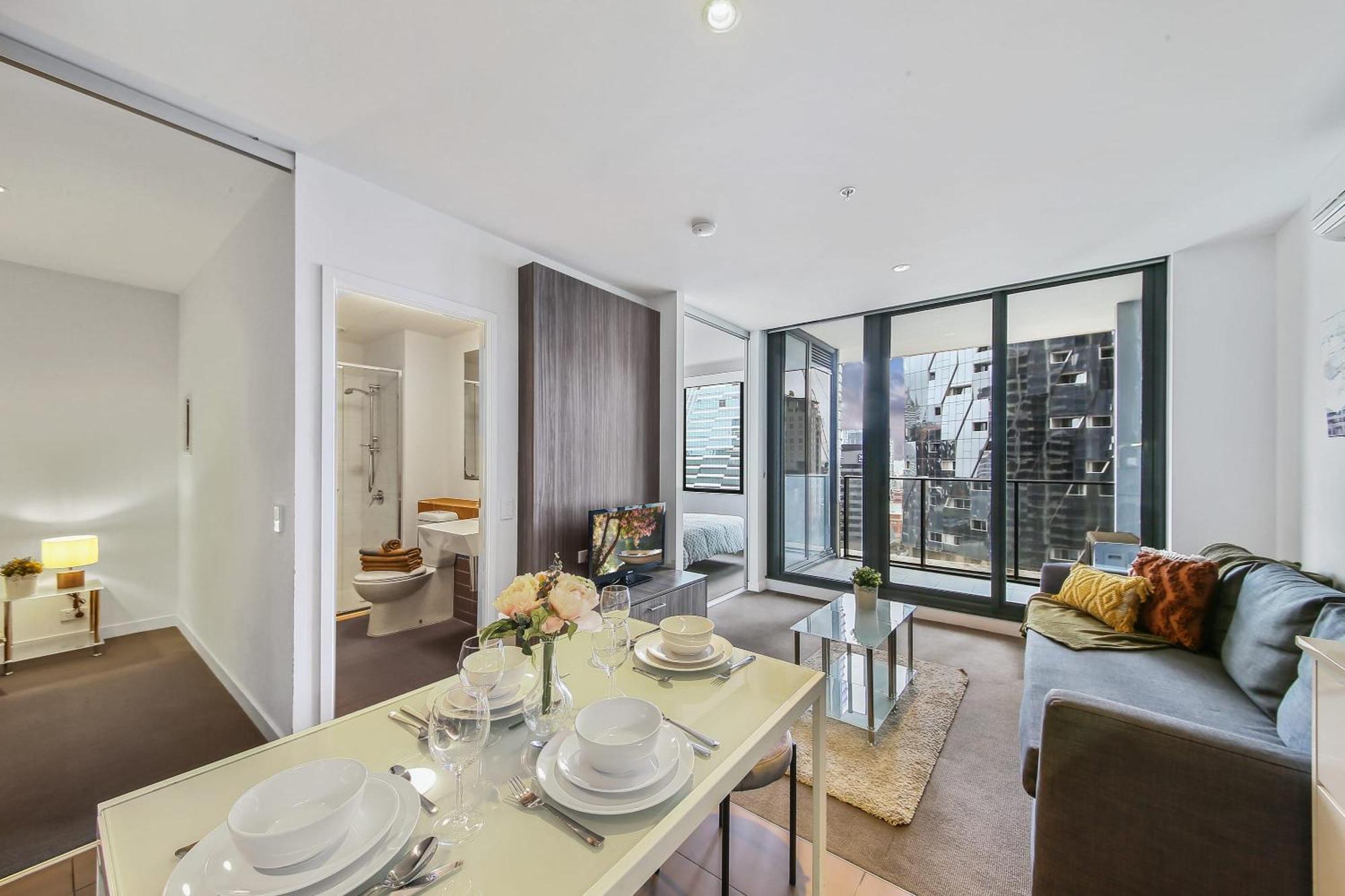 A Chic 2br Near Southern Cross Views Apartment Melbourne