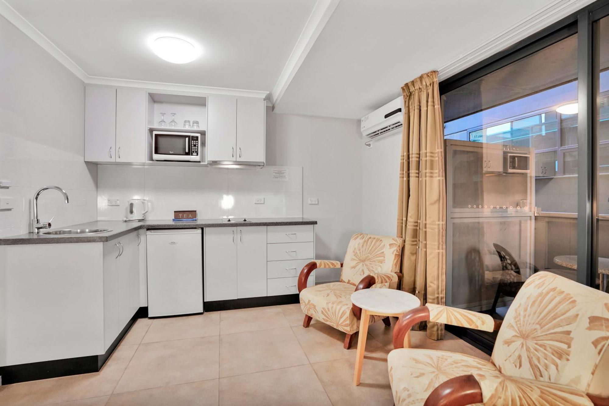 Carlton Lygon - Close To Uni Melbourne