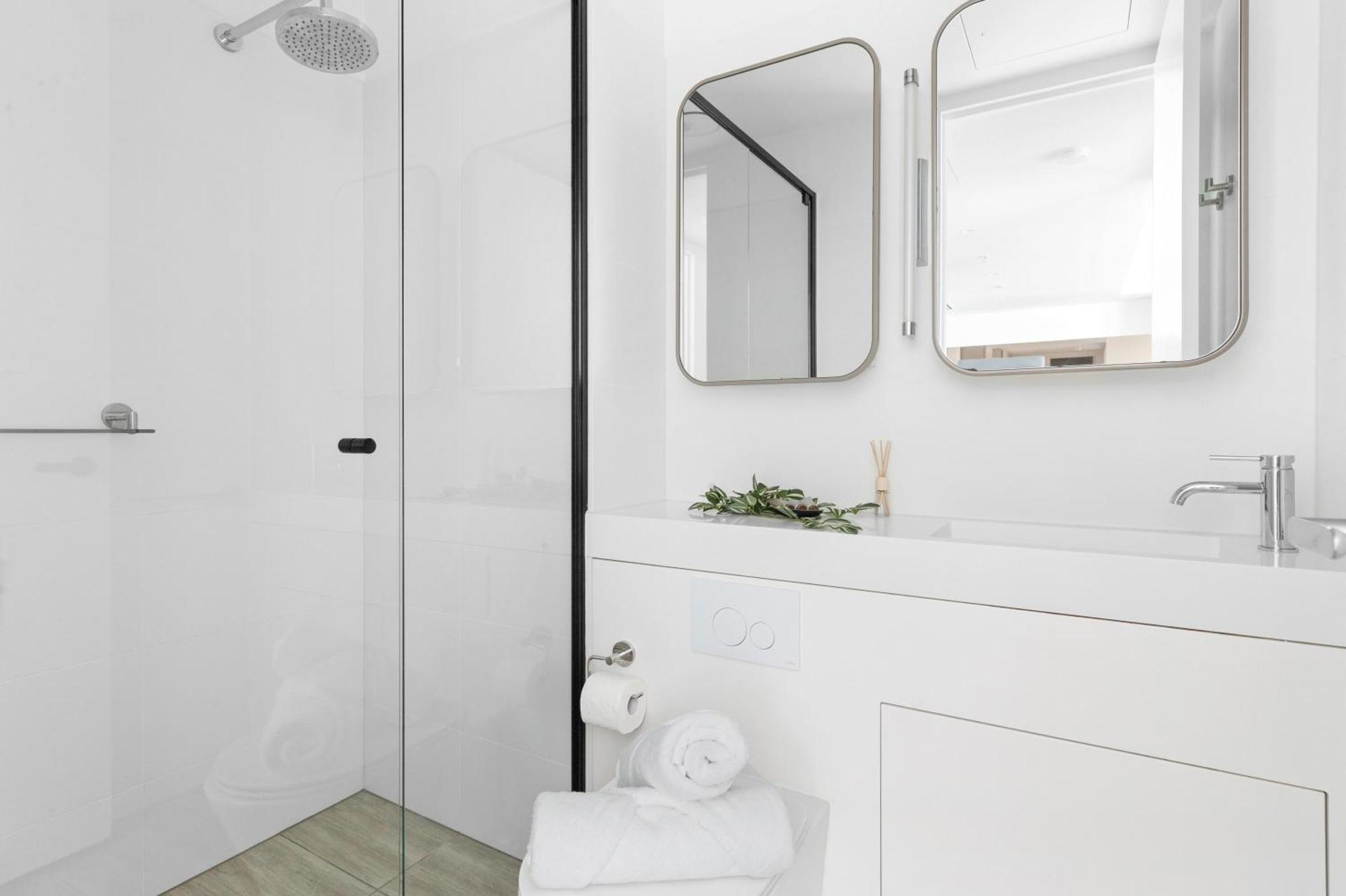 A Cozy & Comfy 2br Up In The Clouds Near Cbd Melbourne