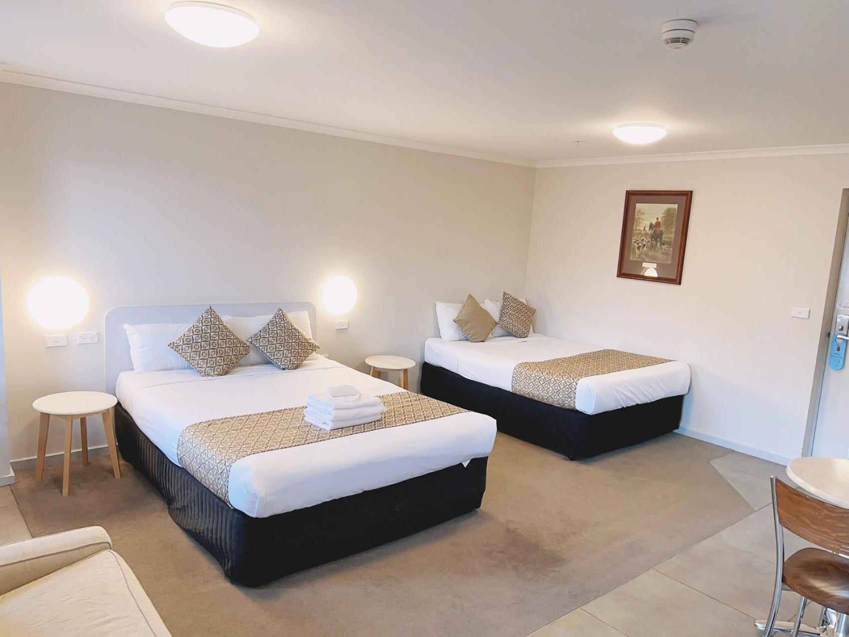 Carlton Lygon - Close To Uni Melbourne