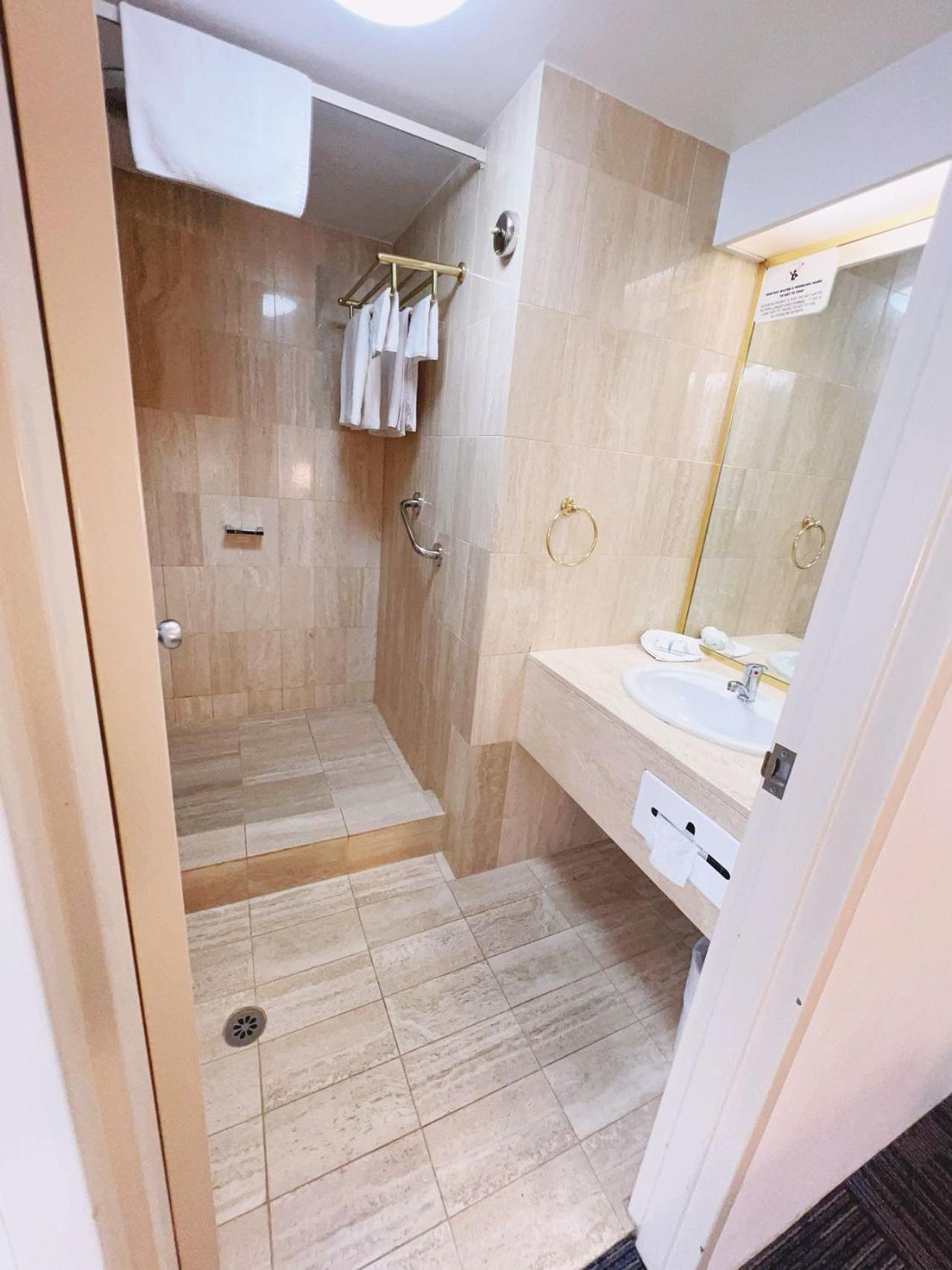 Aparthotel Carlton Lygon - Close To Uni 3*