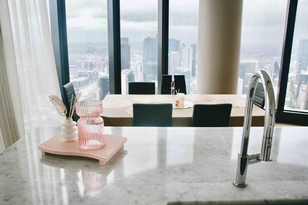 Cbd Heart｜awe- Inspiring Heights｜breathtaking View *