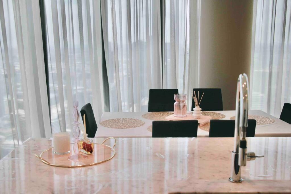 Apartment Cbd Heart｜awe- Inspiring Heights｜breathtaking View Melbourne