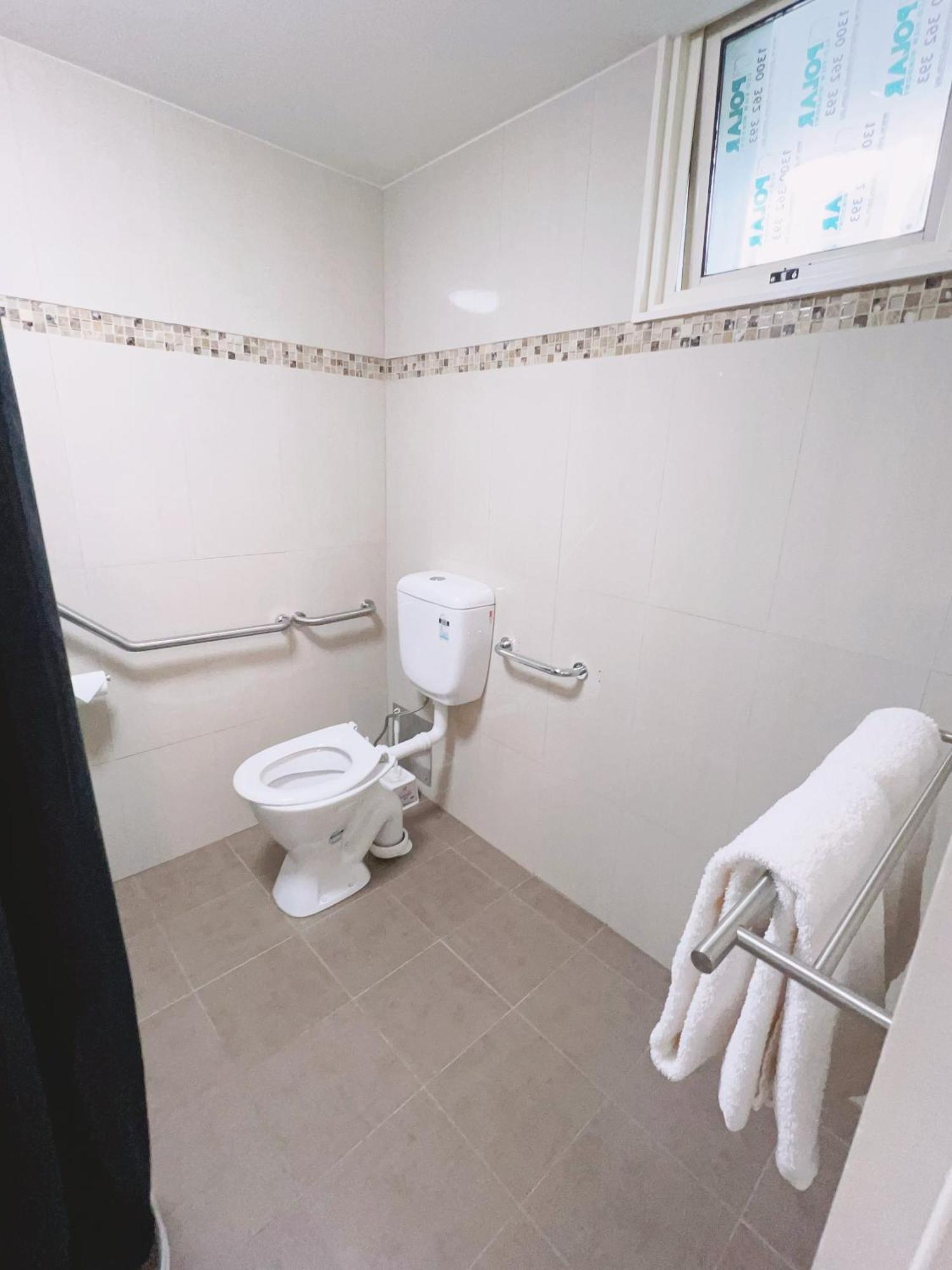 Carlton Lygon - Close To Uni Melbourne