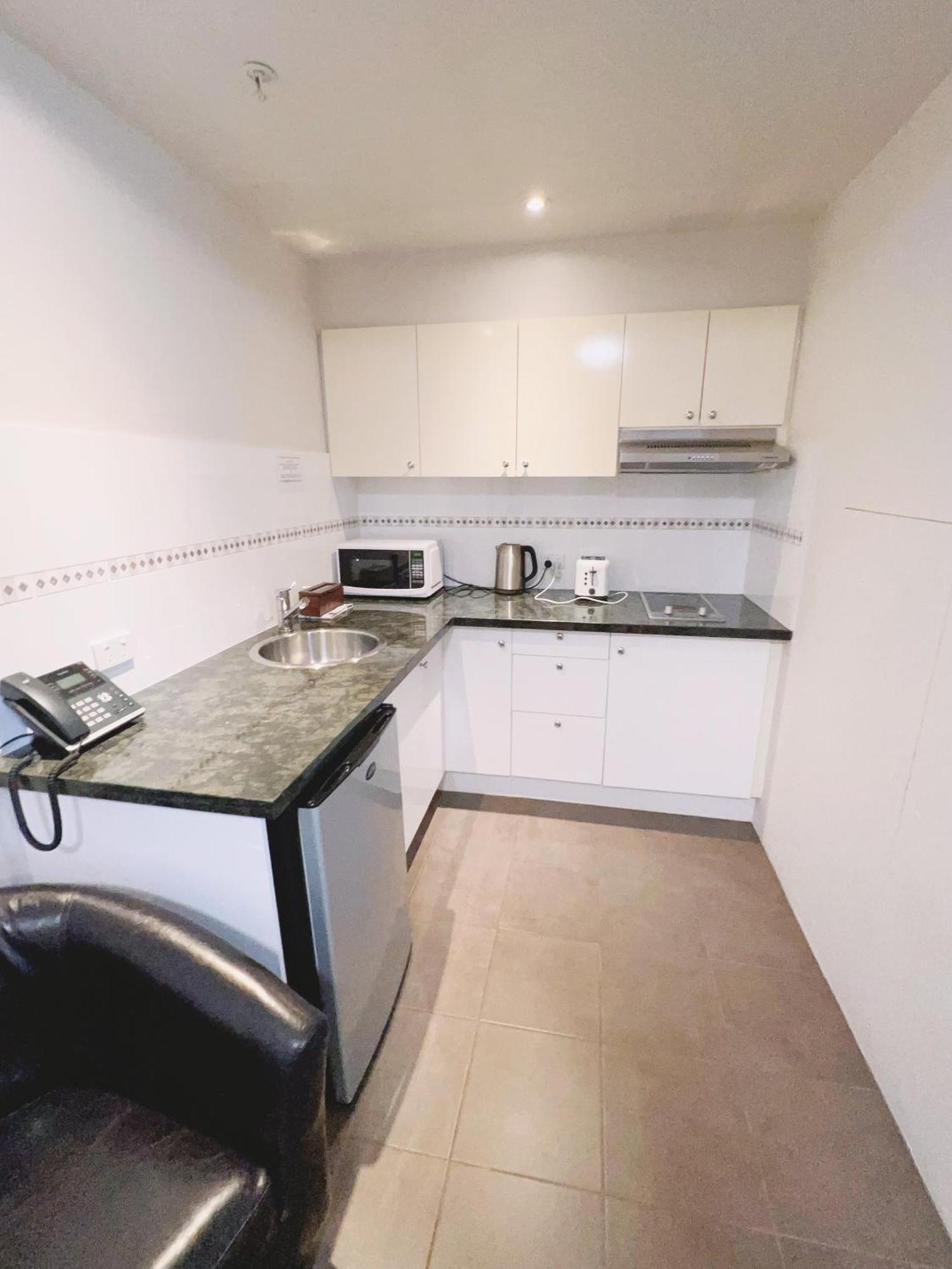 Aparthotel Carlton Lygon - Close To Uni 3*