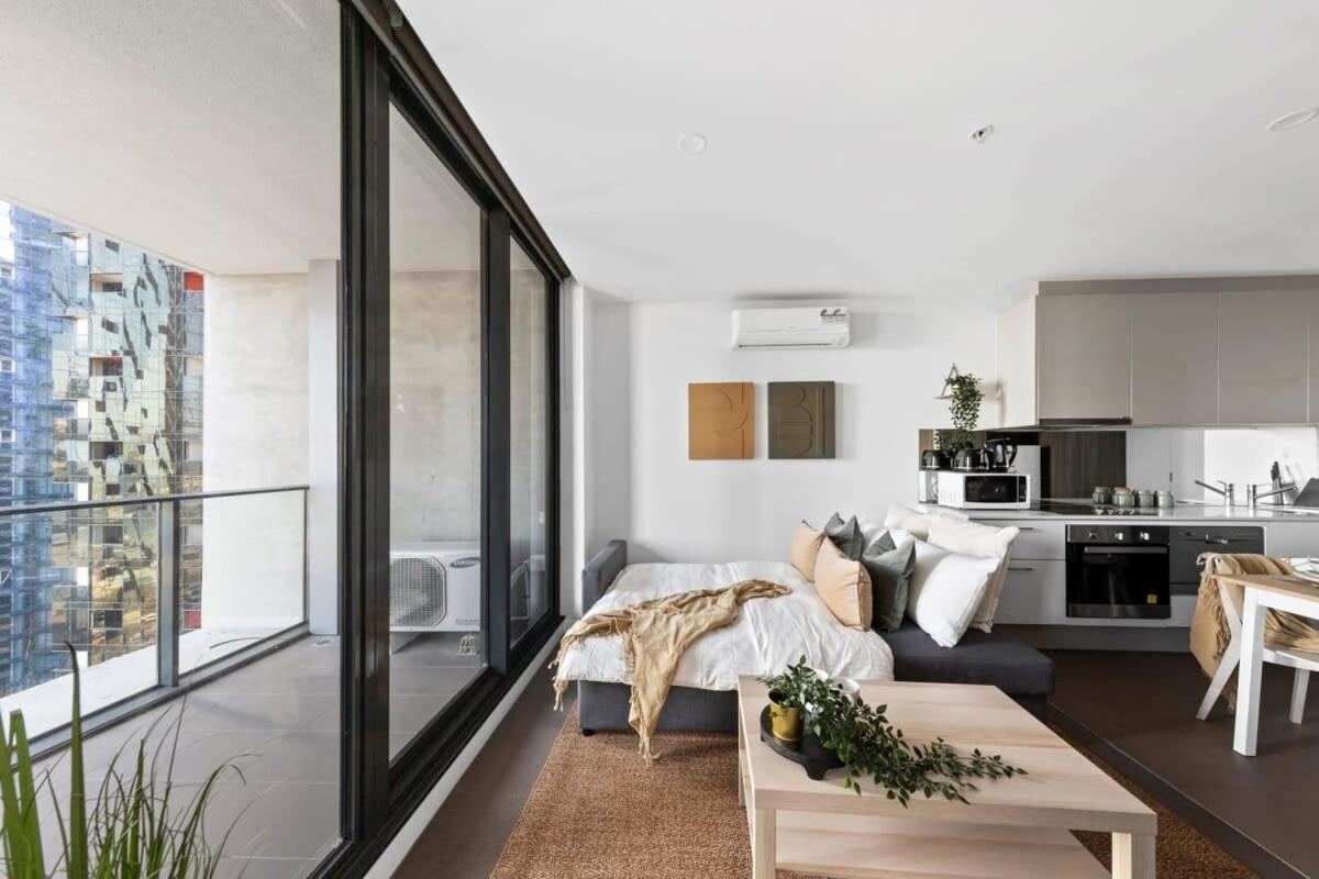 A 2br With Views Next To Southern Cross