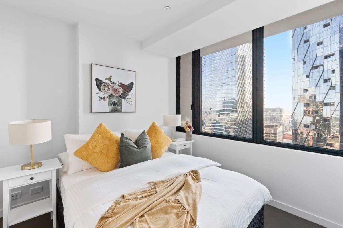 A 2br With Views Next To Southern Cross Melbourne