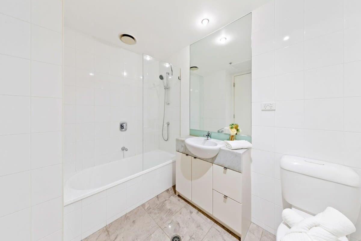 A Large 2br Near Crown Sleeps 8 Free Parking Melbourne