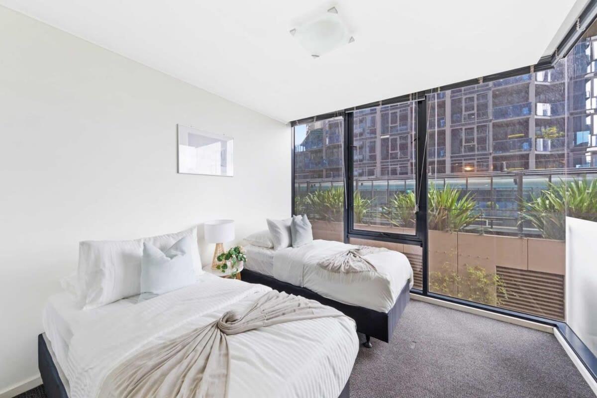 Apartment A Large 2br Near Crown Sleeps 8 Free Parking