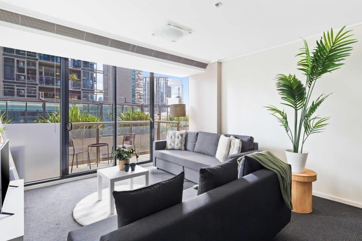 A Large 2br Near Crown Sleeps 8 Free Parking Apartment Melbourne