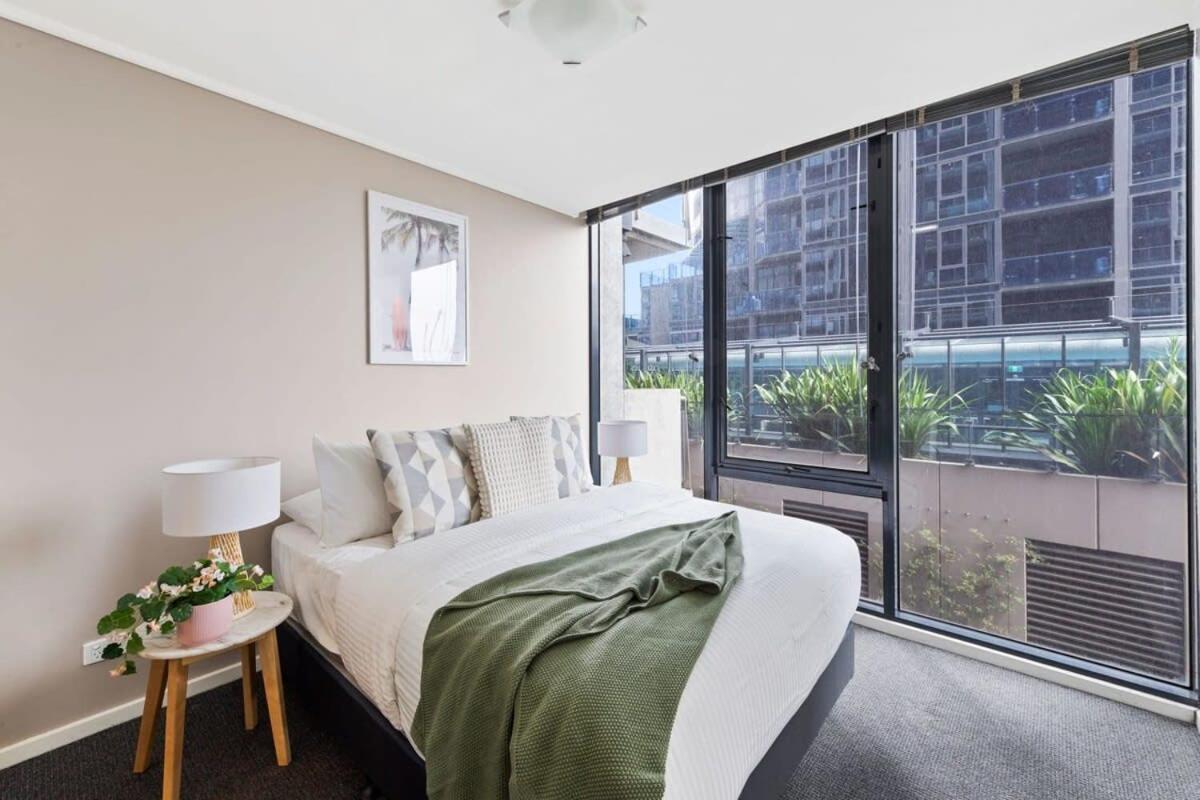 Apartment A Large 2br Near Crown Sleeps 8 Free Parking
