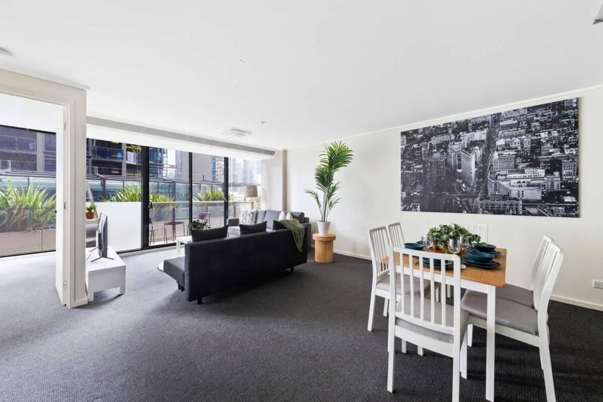 A Large 2br Near Crown Sleeps 8 Free Parking Apartment Melbourne