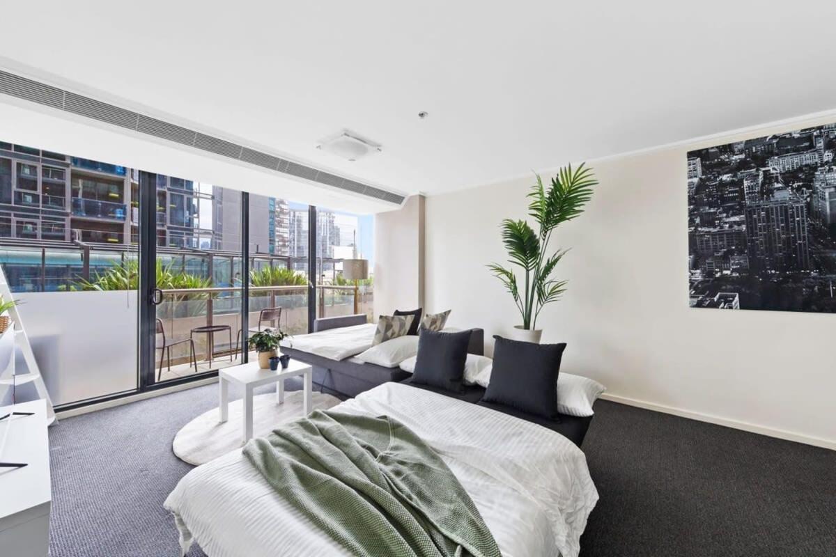 A Large 2br Near Crown Sleeps 8 Free Parking